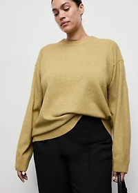 Oversized sweater with ribbed trim