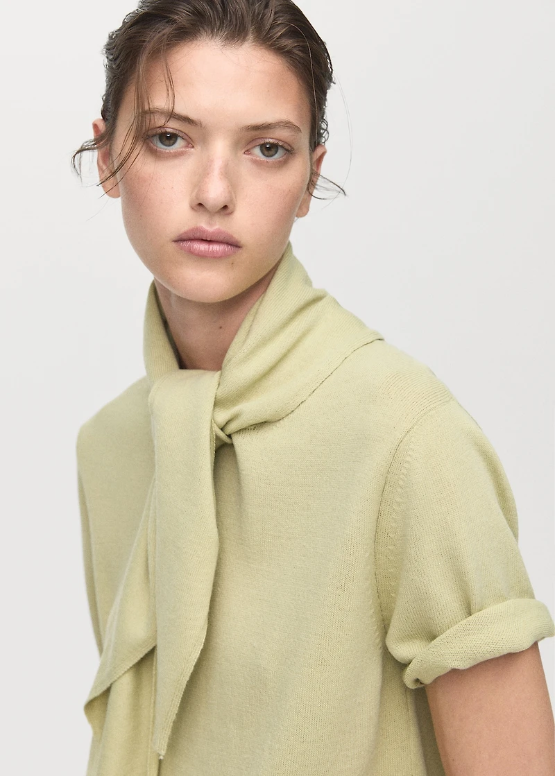 Short-sleeved sweater with scarf