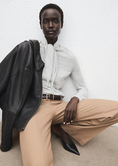 Turtleneck sweater with knot