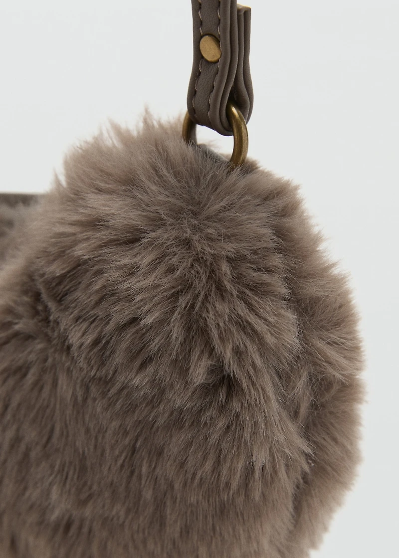 Heart-shaped fur-effect handbag