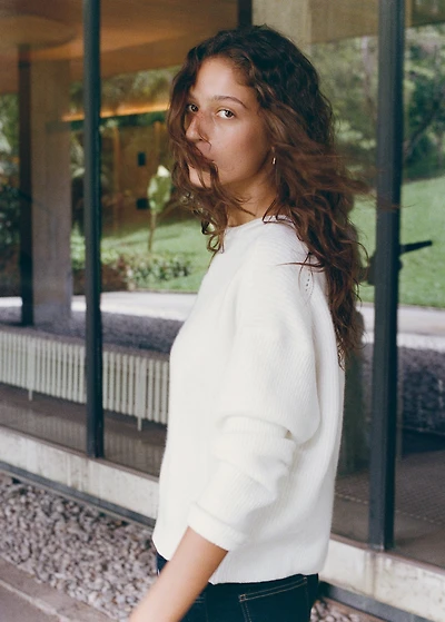 Long-sleeve knitted sweater