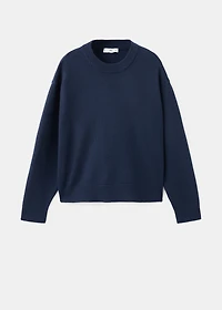 Round-neck knitted sweater