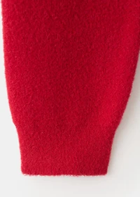 Round-neck knitted sweater