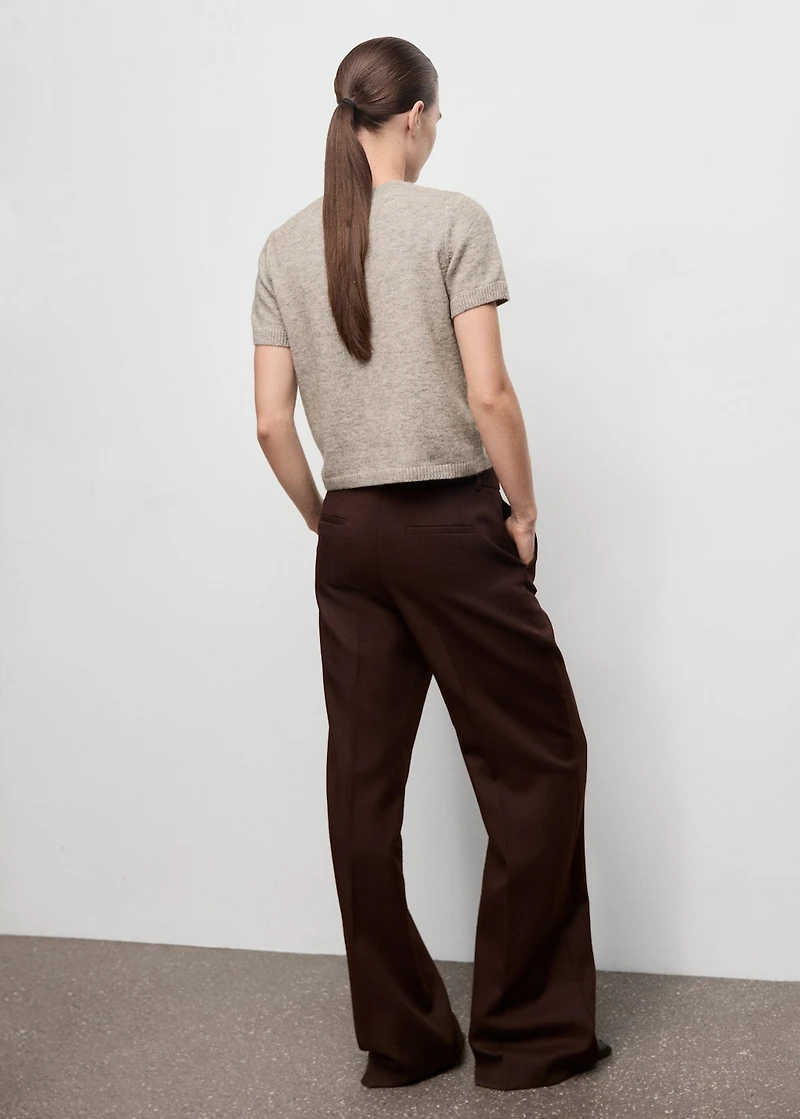 Short-sleeved knitted sweater