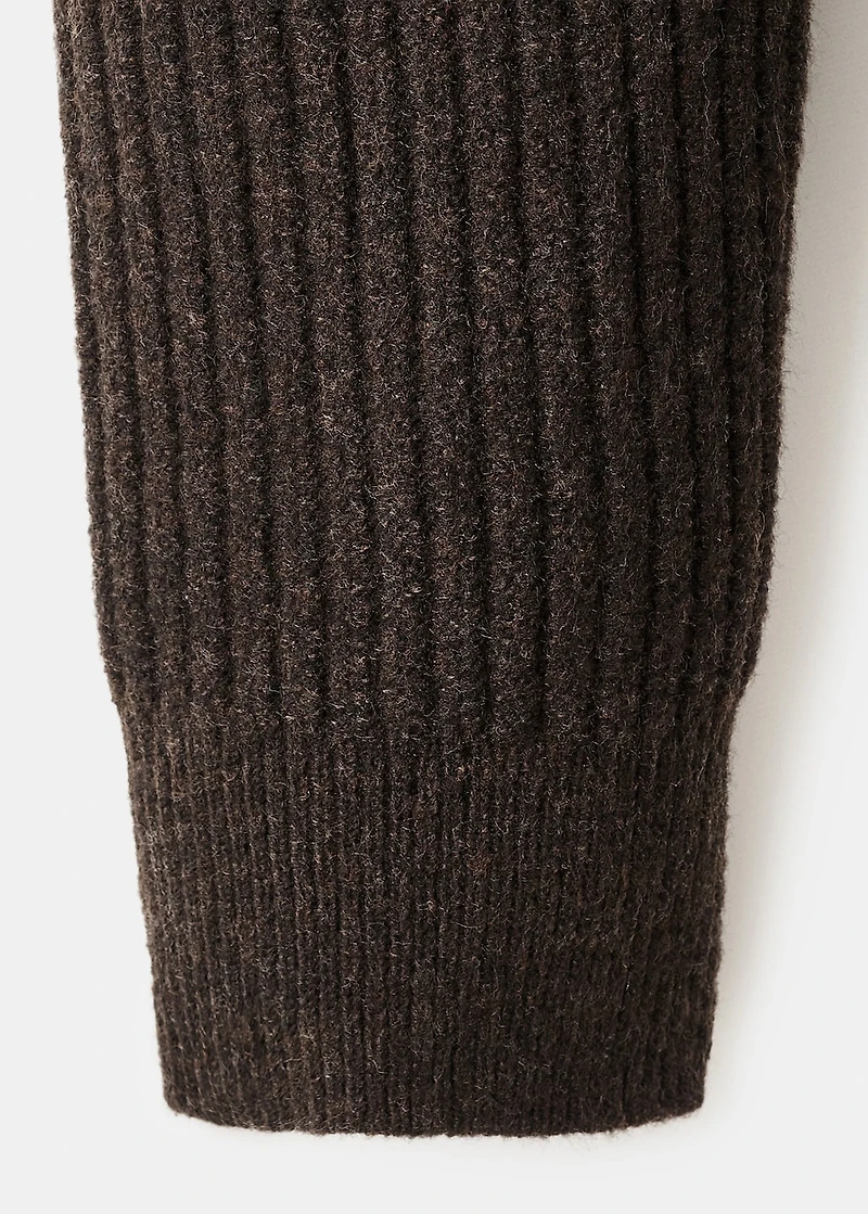 Ribbed sweater with zip neck