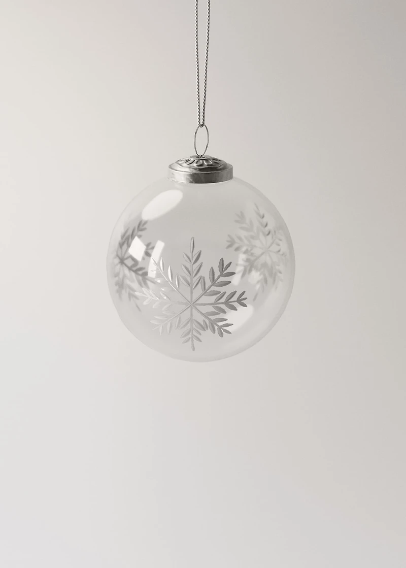 Tree decorations with snowflake detail