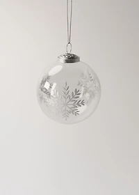 Tree decorations with snowflake detail