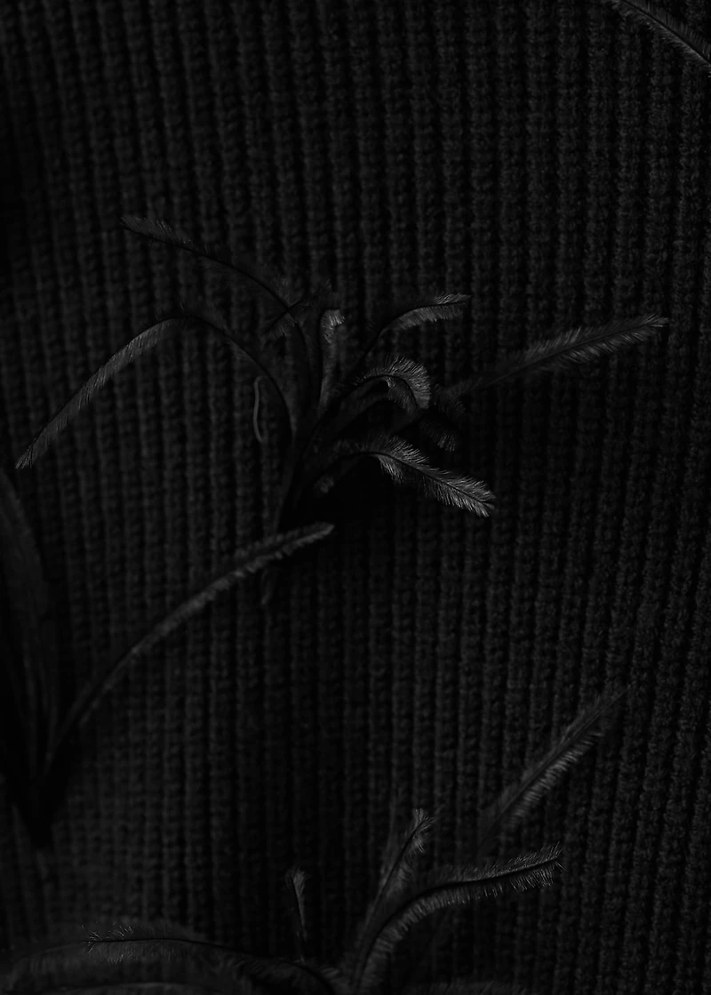 Knitted sweater with feathers