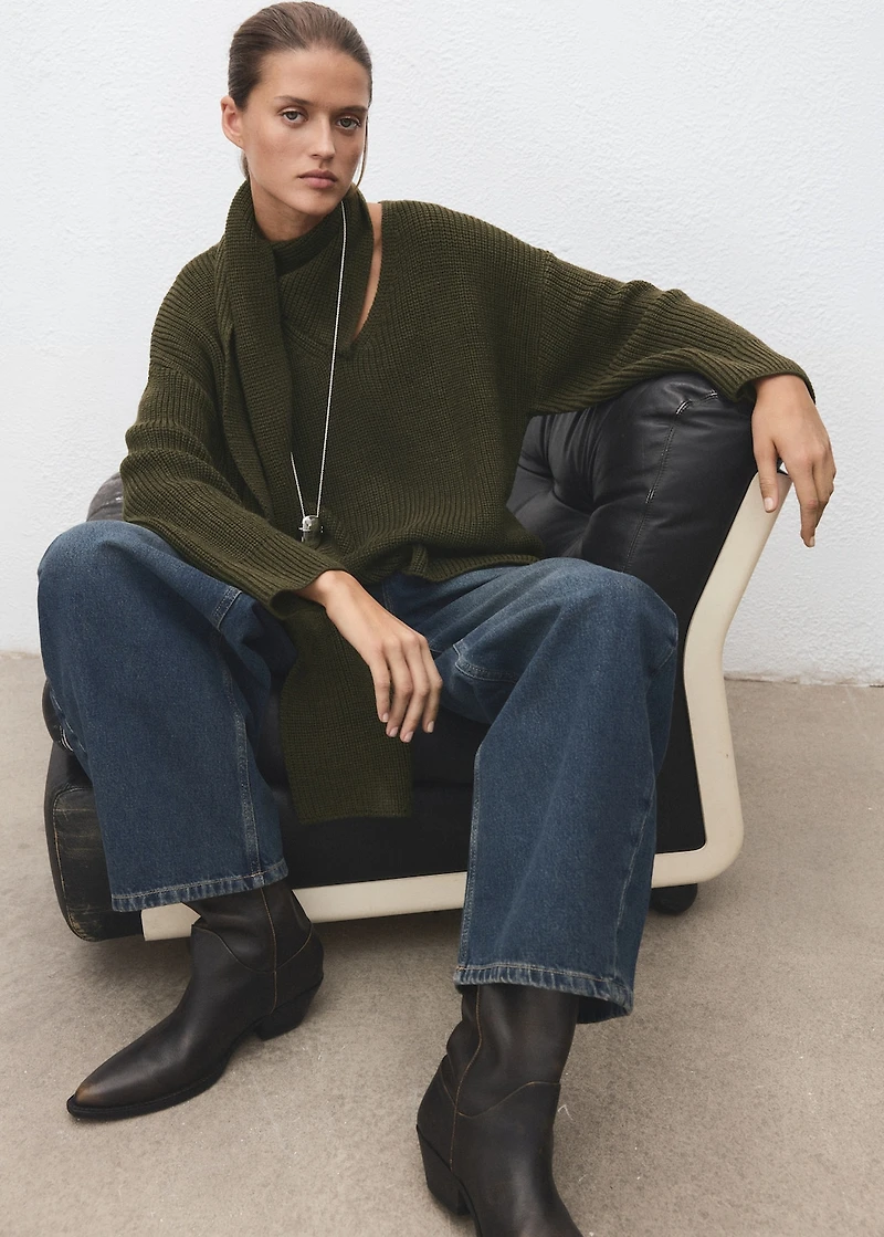 Knitted sweater with scarf