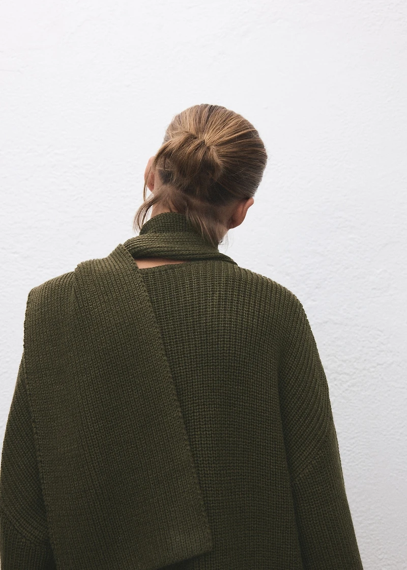 Knitted sweater with scarf