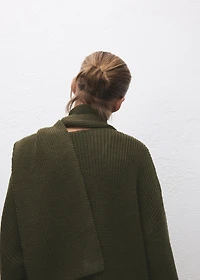 Knitted sweater with scarf