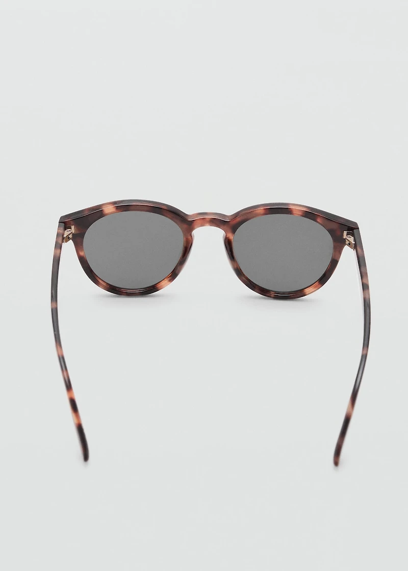 Round-framed sunglasses