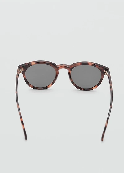 Round-framed sunglasses