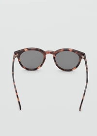 Round-framed sunglasses