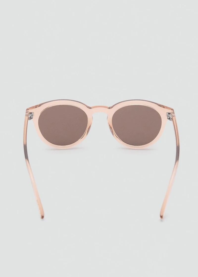 Round-framed sunglasses