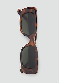 Maxi-frame sunglasses