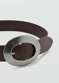 Rounded buckle leather belt