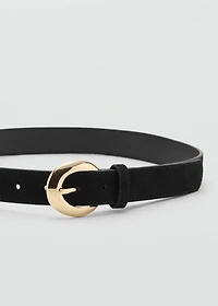 Leather belt with oval buckle