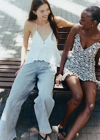 Low-waist wide leg jeans