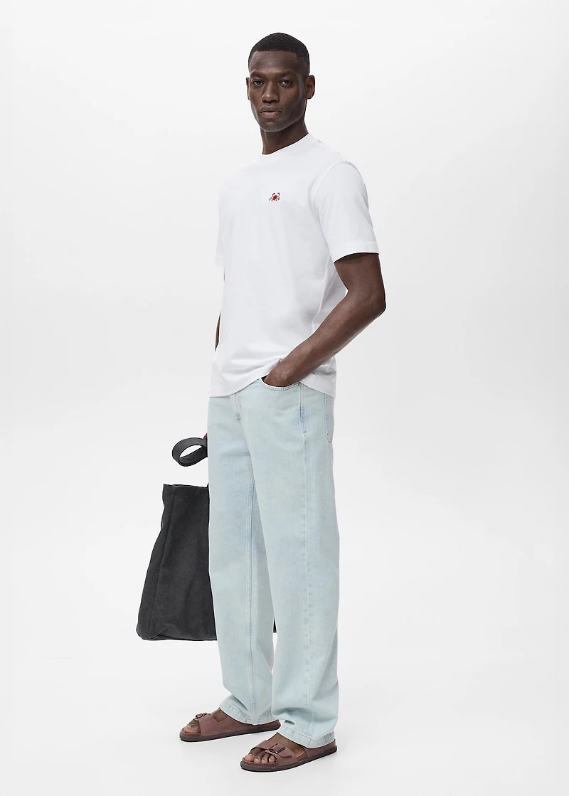 100% cotton t-shirt with embroidered detail