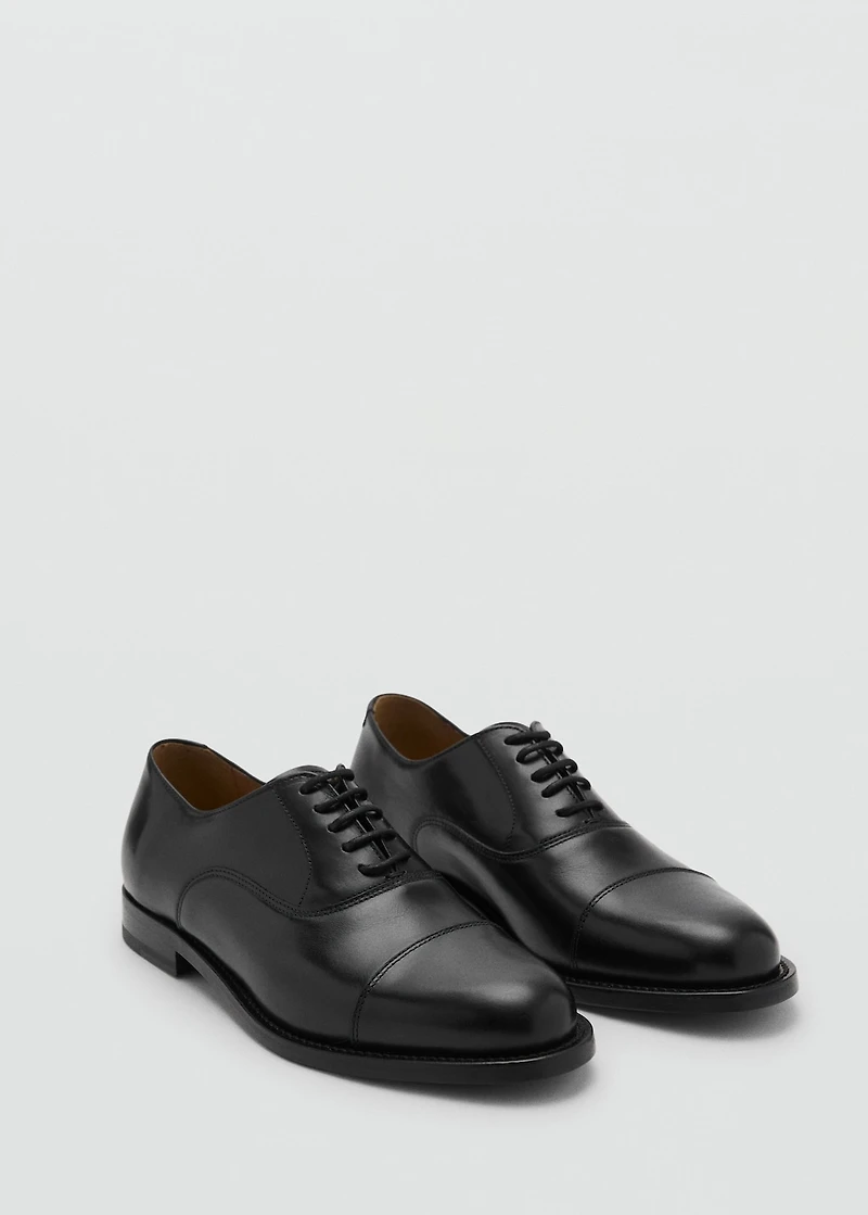 Oxford style leather shoe