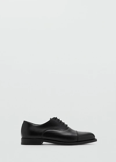 Oxford style leather shoe