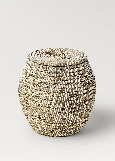 Medium natural fiber basket with oval design