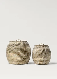 Medium natural fiber basket with oval design