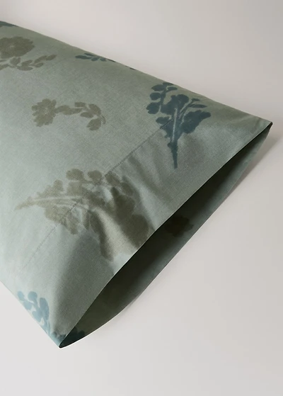 200-thread count percale cotton pillowcase with blurred floral print 45x110 cm