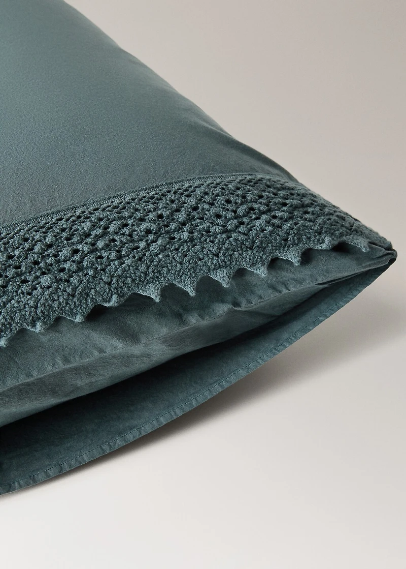 Two washed cotton pillowcases with lace trim 50x75 cm