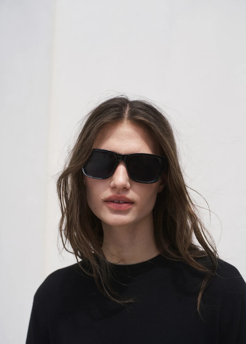 Short-sleeved fine-knit sweater