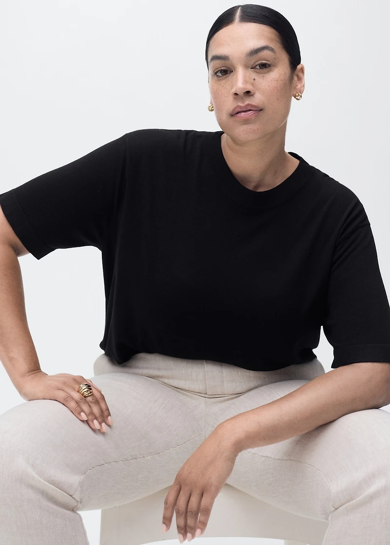 Short-sleeved fine-knit sweater