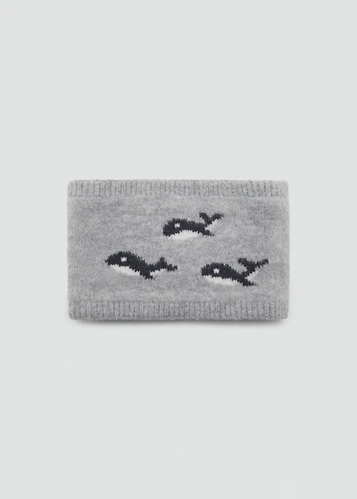 Knitted scarf with whale