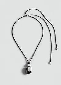 Metal pendant necklace