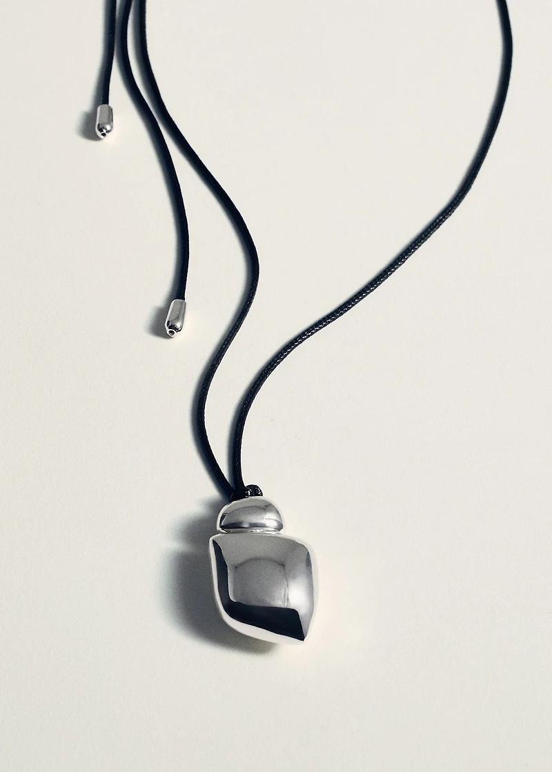 Metal pendant necklace