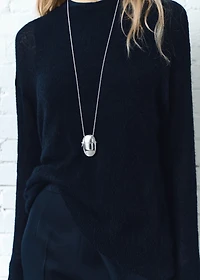 Metal pendant necklace