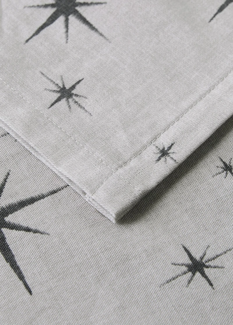 Cotton tablecloth with star pattern for 6 to 8 diners