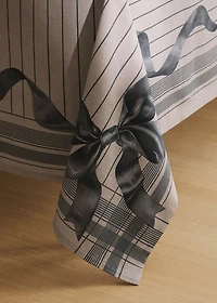 Cotton tablecloth with bow pattern for to 8 diners
