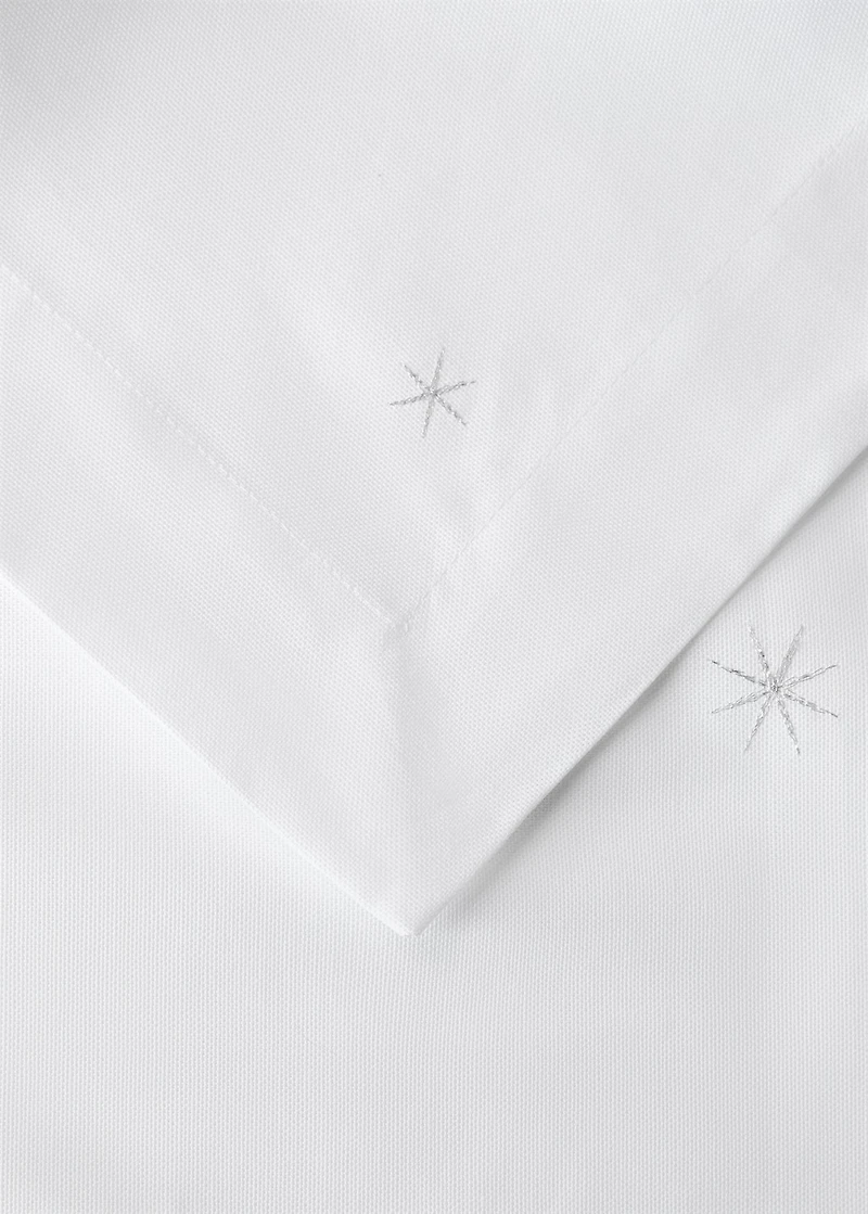 100% cotton tablecloth with embroidered star details for 6 to 8 diners