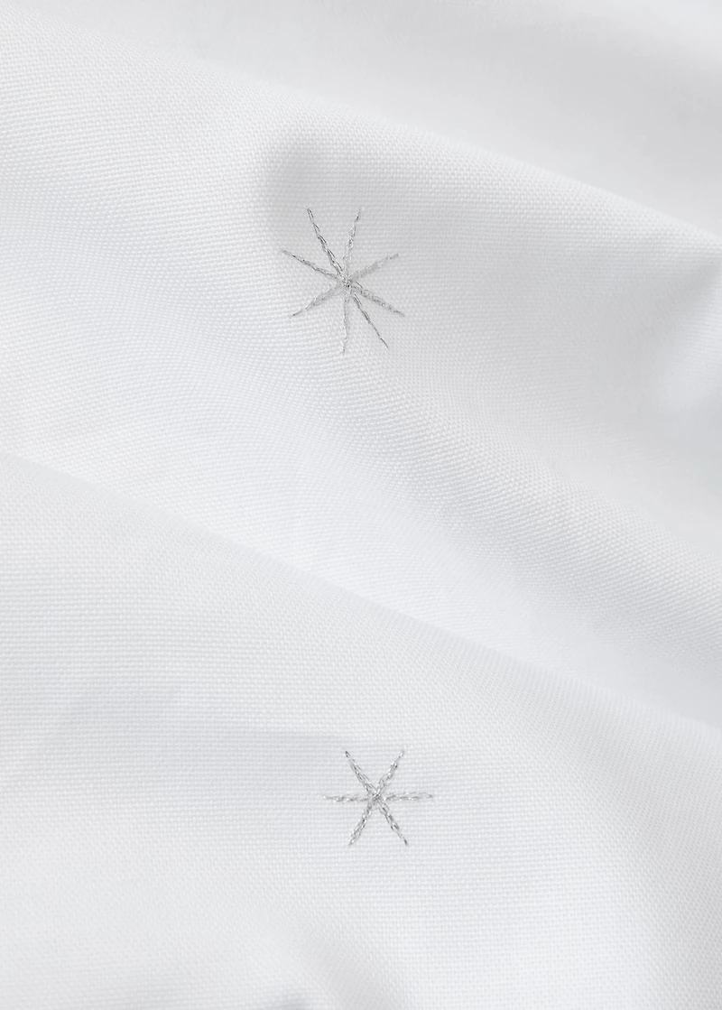 100% cotton tablecloth with embroidered star details for 6 to 8 diners