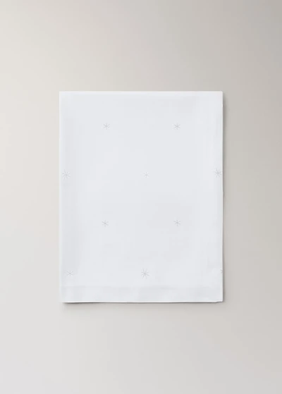 100% cotton tablecloth with embroidered star details for 8 to 10 diners