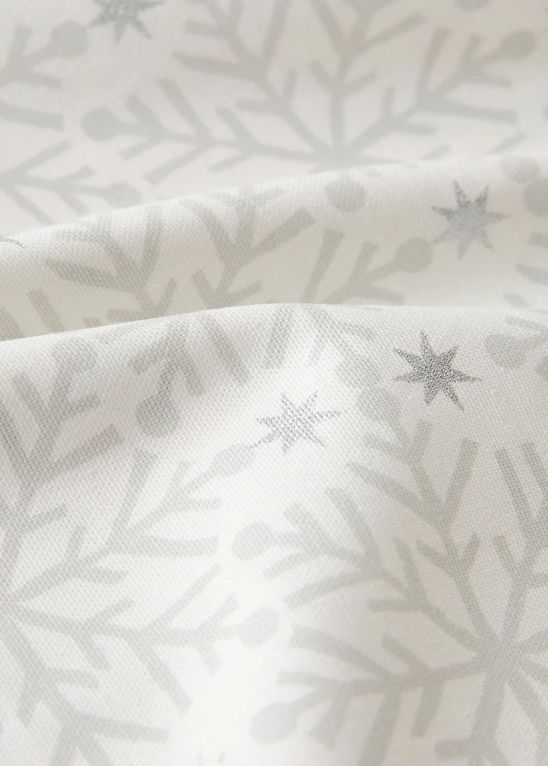 Tablecloth with Christmas snowflake printed motif for to 8 diners