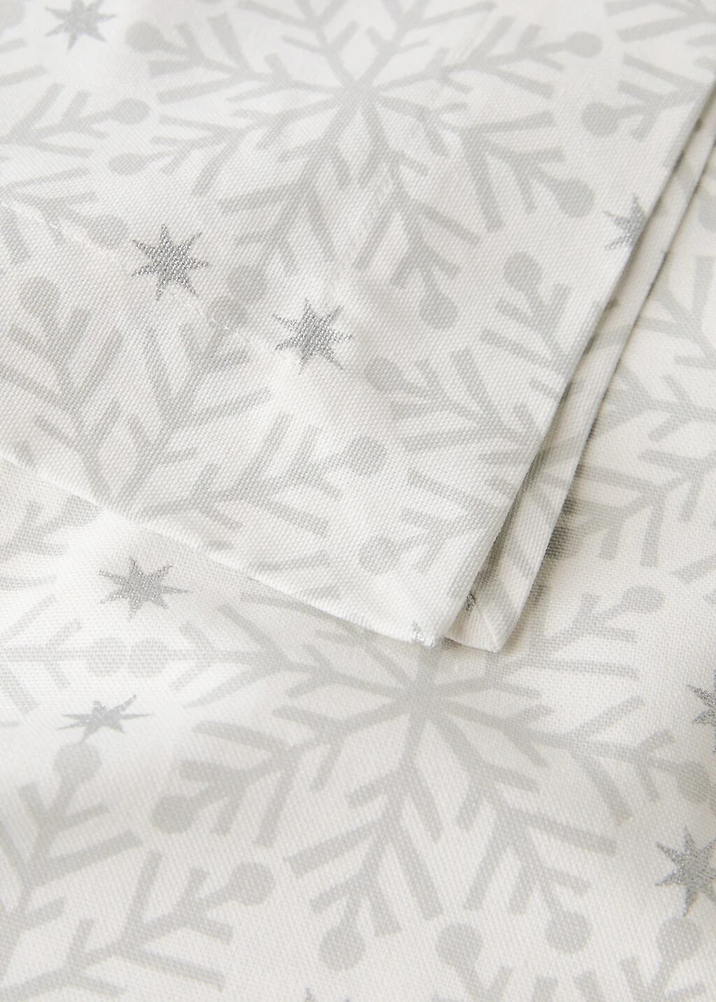 100% cotton tablecloth with Christmas snowflake printed motif for 2 to 4 diners