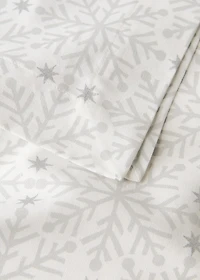 100% cotton tablecloth with Christmas snowflake printed motif for 2 to 4 diners