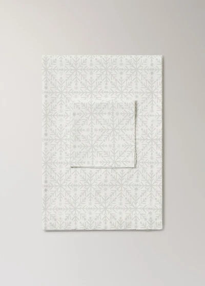 Tablecloth with Christmas snowflake printed motif for 8 to 10 diners