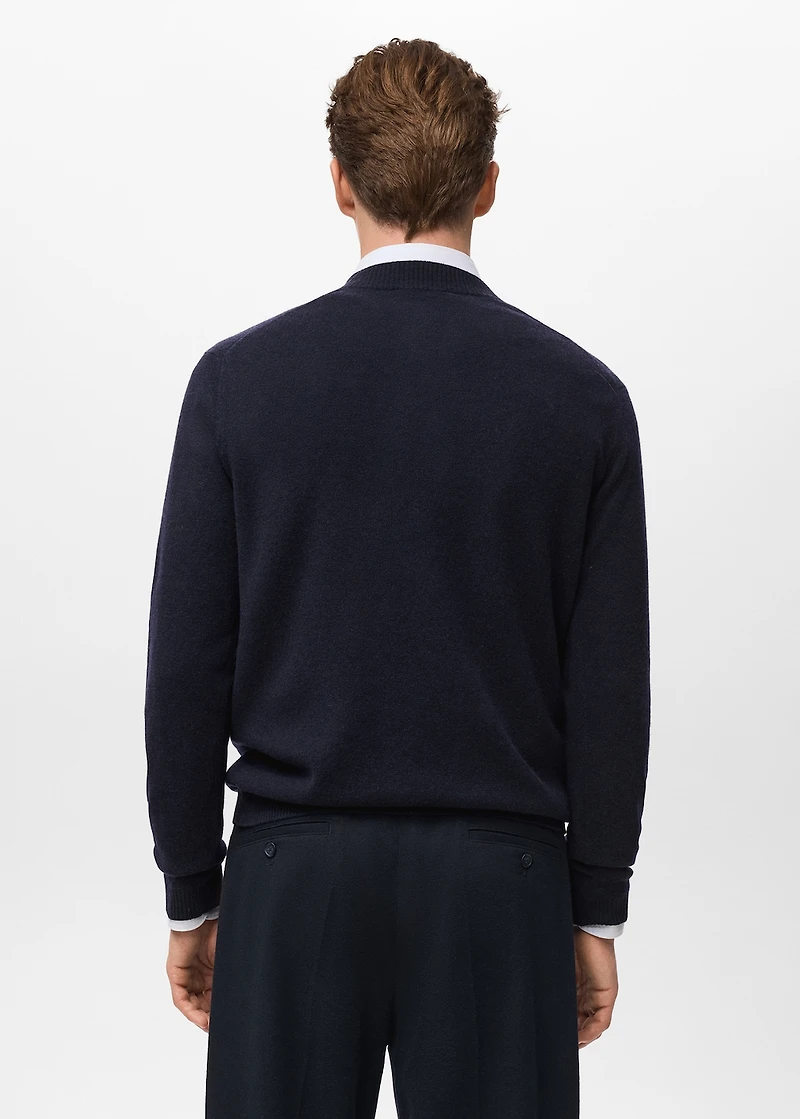 100% extra-fine wool knitted sweater