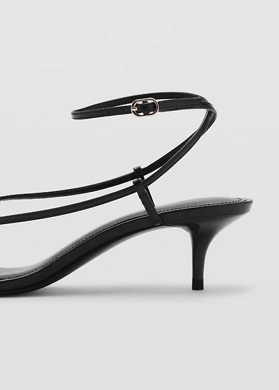 Heeled sandals with thin strap