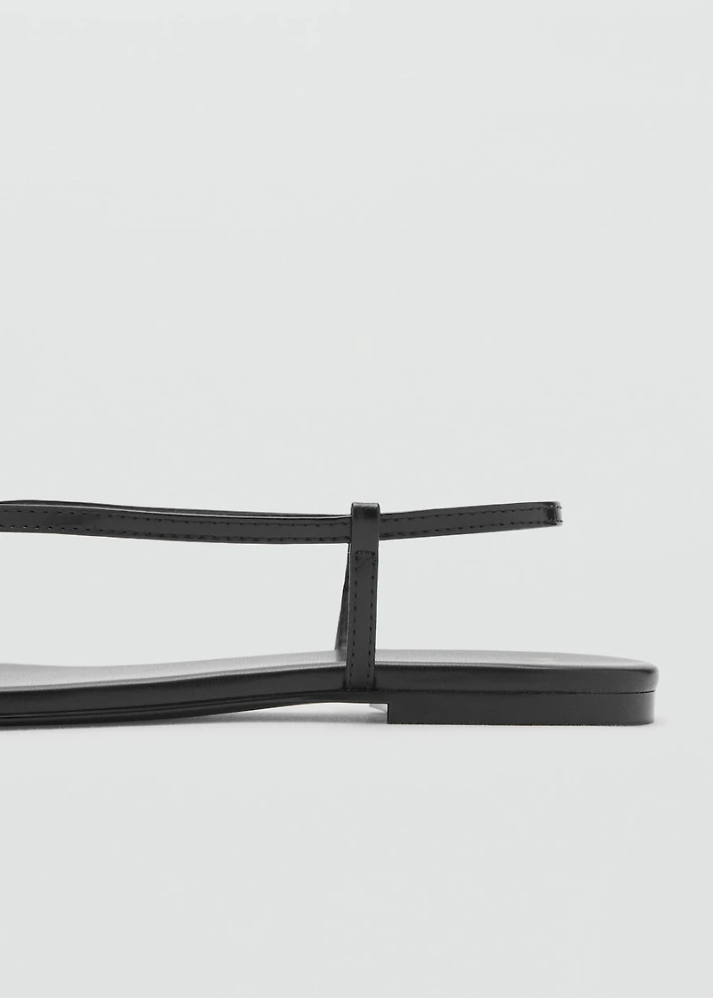 Leather sandals with strap and contrasting toe