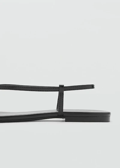 Leather sandals with strap and contrasting toe