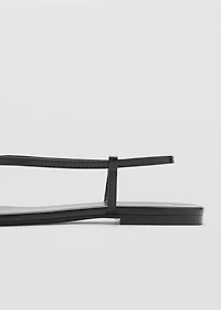 Leather sandals with strap and contrasting toe